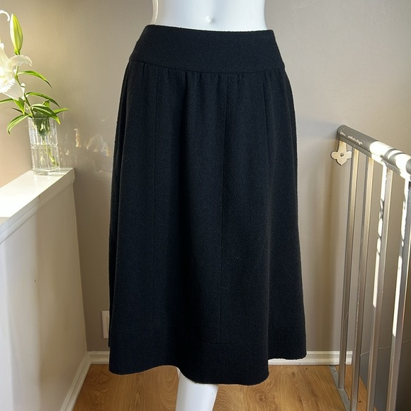 Chanel Sz 36 Black Wool Flat Boucle Midi Skirt